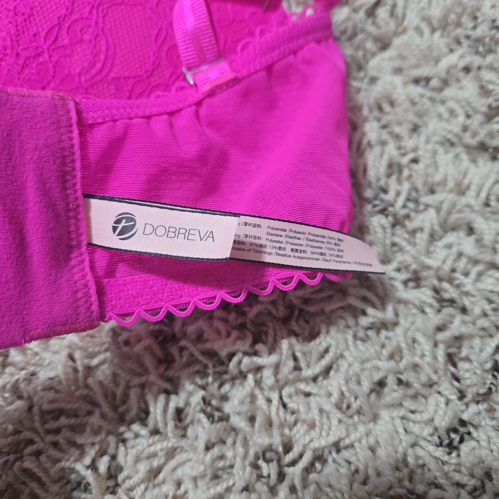 Elegant Fuchsia Lace Bra - Picture 2 of 3